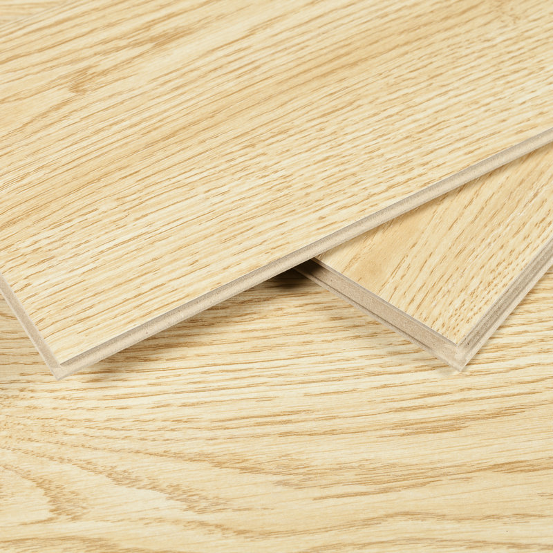 Synchronisierter 12-mm-Laminatboden