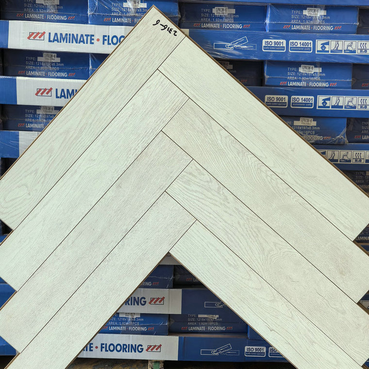 أرضيات 8 مم للتجارة