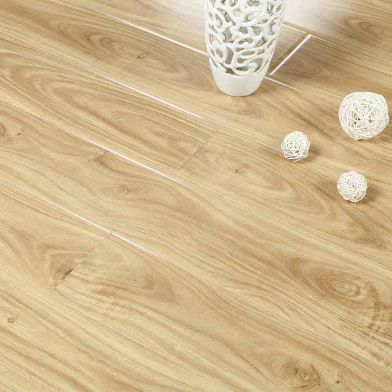 12mm de piso laminado de buena calidad