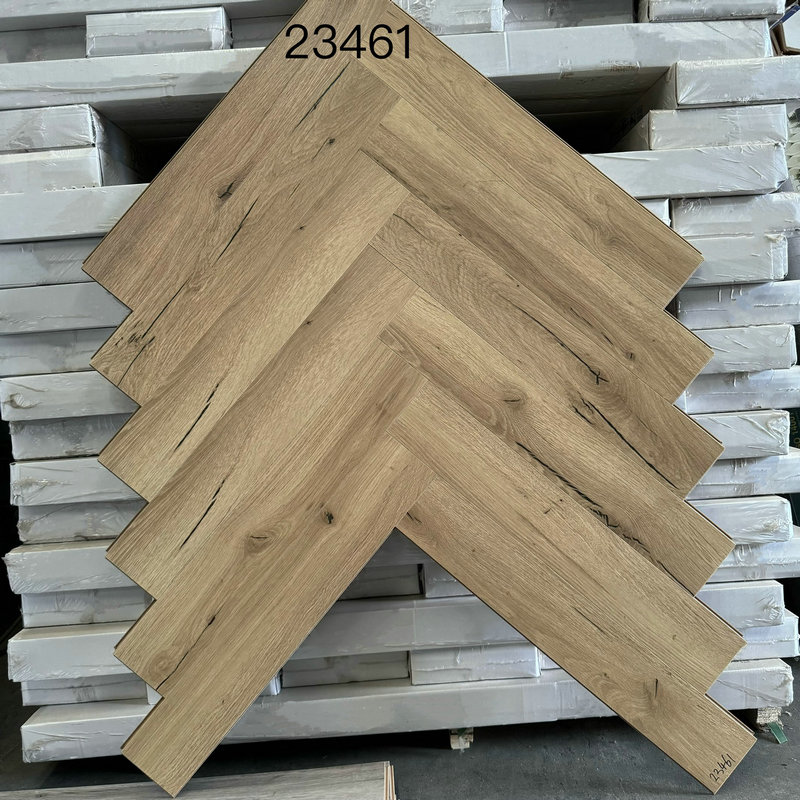 Suelo laminado en espiga de 12 mm con dimensiones de 606 x 101 mm Suelo laminado en espiga de 12 mm con dimensiones de 606 x 101 mm