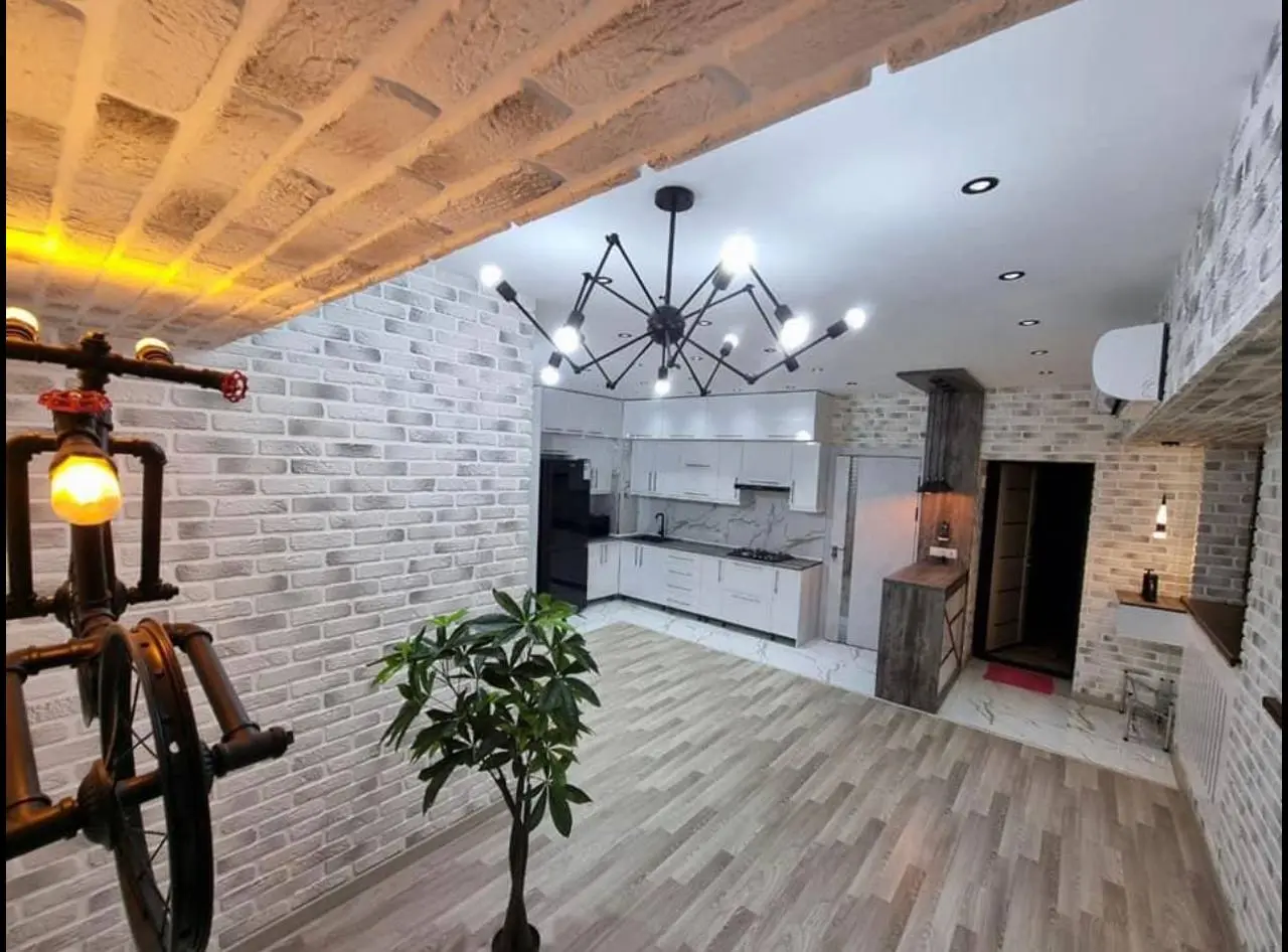 LAMINATE FLOORING